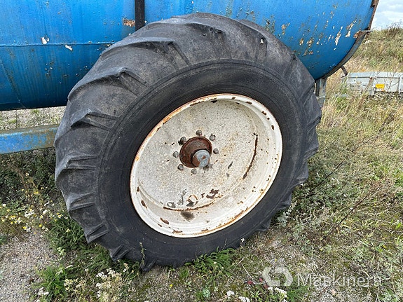 Vattentank på hjul 8 m³ med PTO-pump 20 of 27