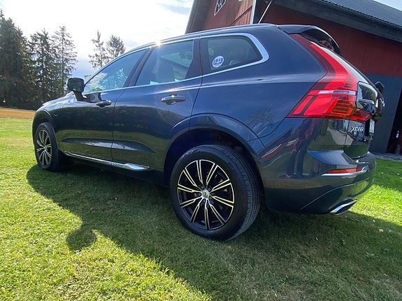 Volvo XC60 2 of 12