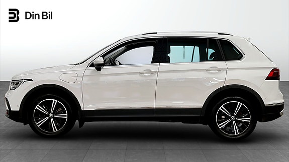 Volkswagen Tiguan 2 of 12