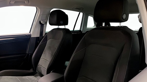 Volkswagen Tiguan 8 of 12
