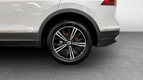 Volkswagen Tiguan 6 of 12