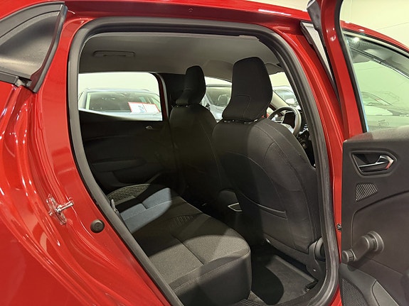 Renault Clio 12 of 23