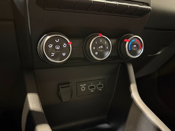 Renault Clio 19 of 23