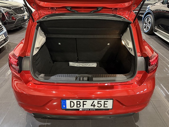 Renault Clio 23 of 23