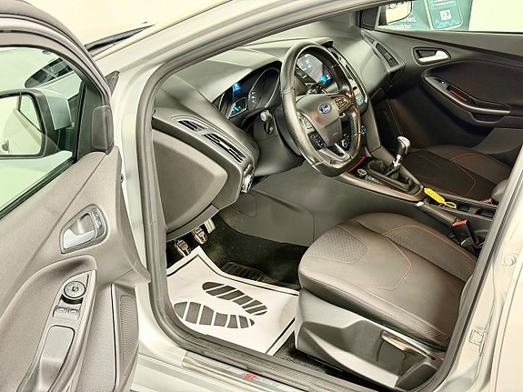 Ford Focus 7 of 11