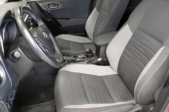 Toyota Auris 6 of 10