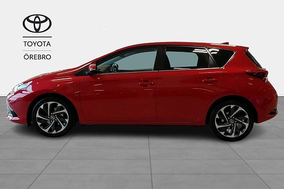 Toyota Auris 2 of 10