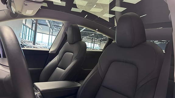 Tesla Model Y 12 of 22