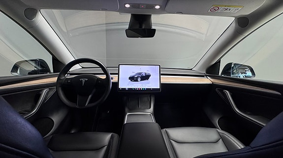 Tesla Model Y 15 of 22