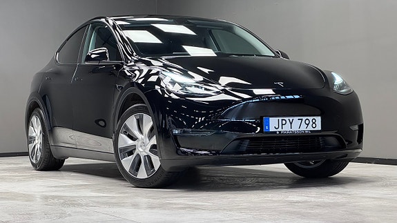 Tesla Model Y 18 of 22