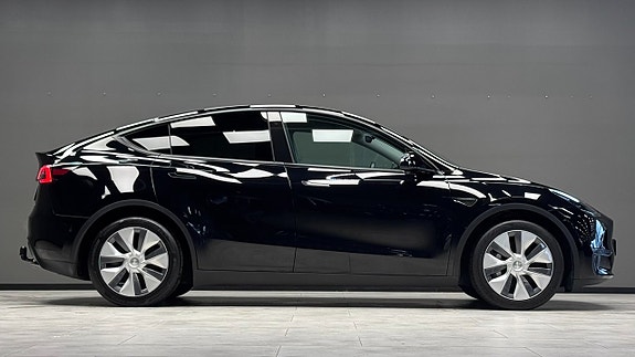 Tesla Model Y 5 of 22