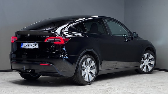 Tesla Model Y 20 of 22