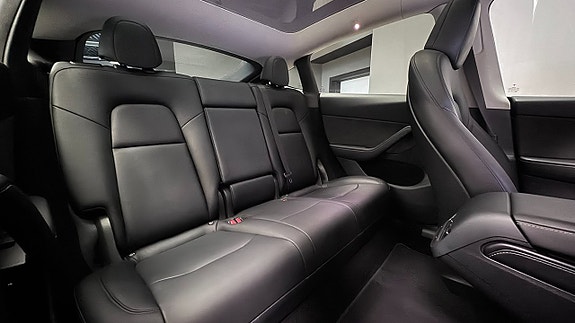 Tesla Model Y 14 of 22
