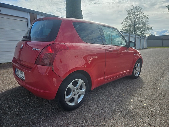 Suzuki Swift 3 of 9