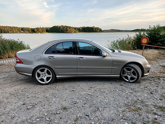 Mercedes-Benz C32 6 of 7
