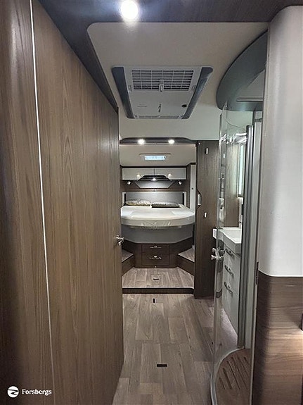 Hymer B890ML - Mercedes. Välvårdad bil med rätt utrustning för äventyr off gr 12 of 21