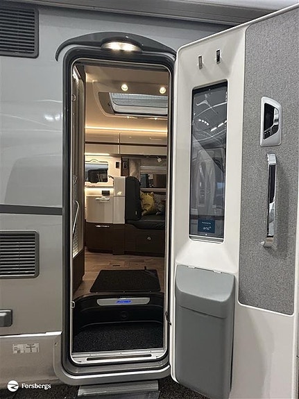 Hymer B890ML - Mercedes. Välvårdad bil med rätt utrustning för äventyr off gr 2 of 21