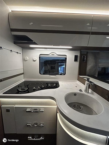 Hymer B890ML - Mercedes. Välvårdad bil med rätt utrustning för äventyr off gr 8 of 21
