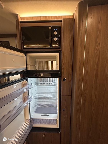 Hymer B890ML - Mercedes. Välvårdad bil med rätt utrustning för äventyr off gr 11 of 21
