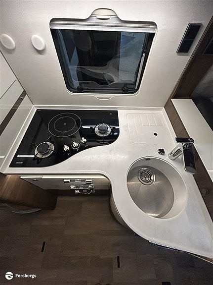 Hymer B890ML - Mercedes. Välvårdad bil med rätt utrustning för äventyr off gr 9 of 21