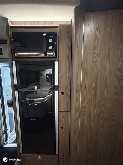 Hymer B890ML - Mercedes. Välvårdad bil med rätt utrustning för äventyr off gr 10 of 21