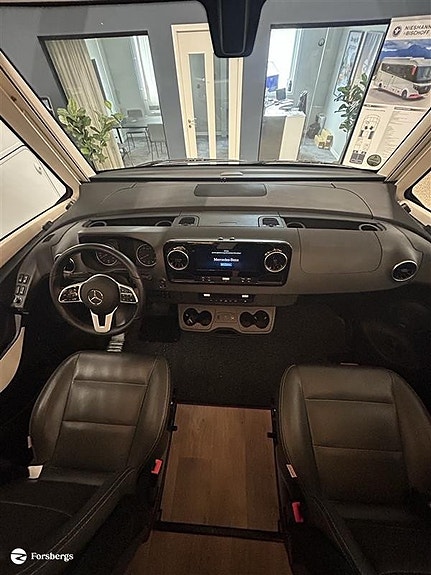 Hymer B890ML - Mercedes. Välvårdad bil med rätt utrustning för äventyr off gr 21 of 21