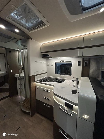 Hymer B890ML - Mercedes. Välvårdad bil med rätt utrustning för äventyr off gr 7 of 21