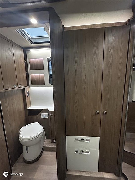 Hymer B890ML - Mercedes. Välvårdad bil med rätt utrustning för äventyr off gr 14 of 21