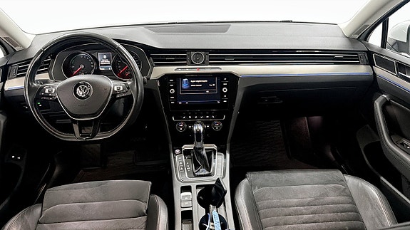 Volkswagen Passat 4 of 12