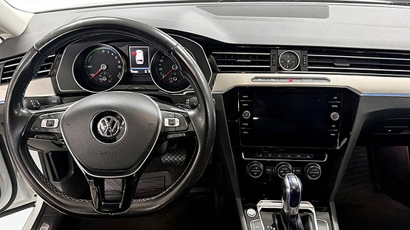 Volkswagen Passat 12 of 12
