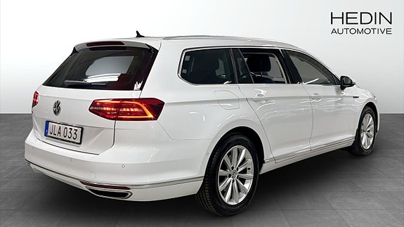 Volkswagen Passat 2 of 12