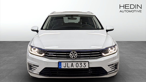 Volkswagen Passat 8 of 12