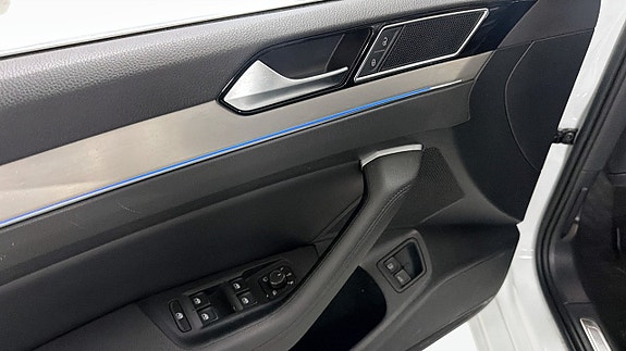 Volkswagen Passat 11 of 12