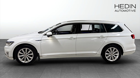 Volkswagen Passat 6 of 12
