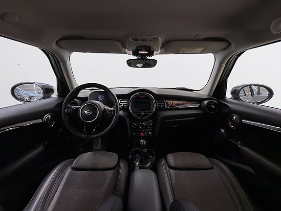 MINI Cooper S 9 of 16