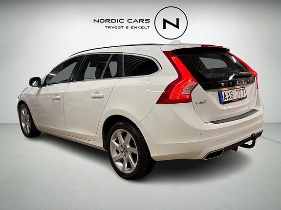 Volvo V60 2 of 17