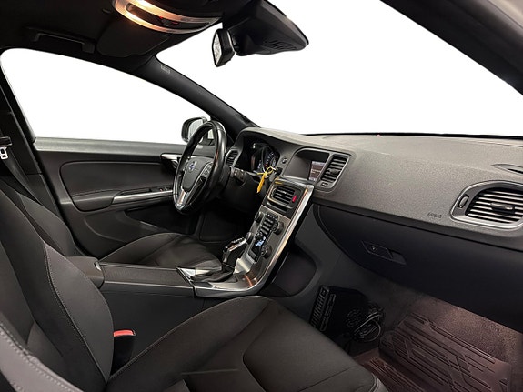 Volvo V60 8 of 17
