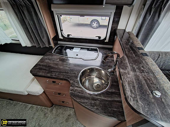 Knaus Sky Ti 700 MEG Silver Selection 11 of 17