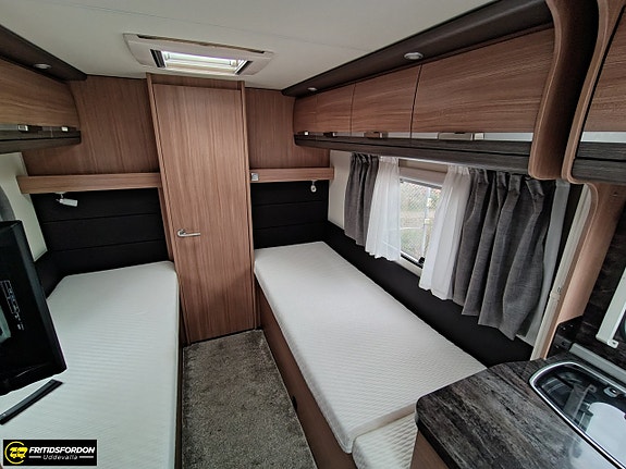 Knaus Sky Ti 700 MEG Silver Selection 15 of 17