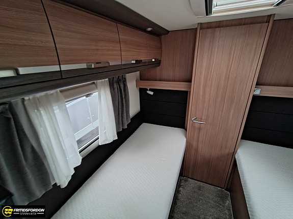 Knaus Sky Ti 700 MEG Silver Selection 16 of 17
