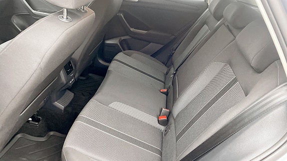 Volkswagen T-Roc 11 of 12