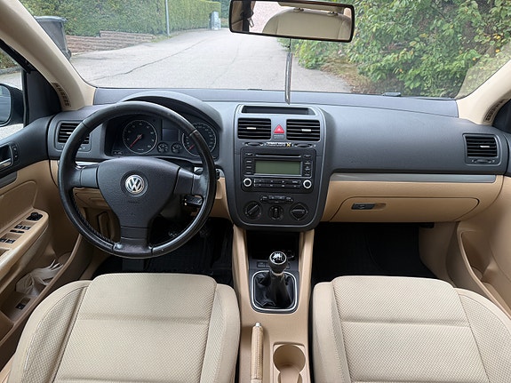 Volkswagen Golf V 5 of 17
