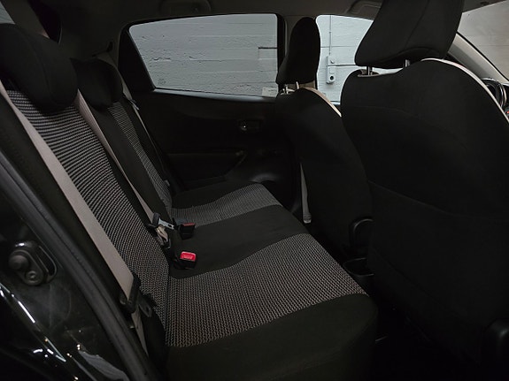 Toyota Yaris 8 of 8