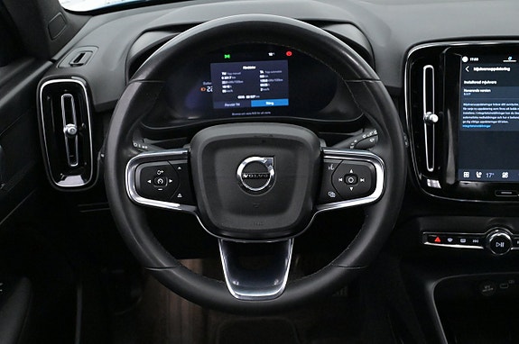 Volvo XC40 7 of 27