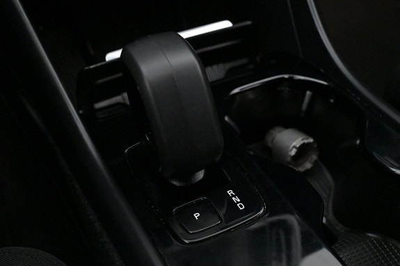 Volvo XC40 17 of 27