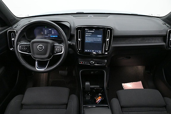 Volvo XC40 6 of 27