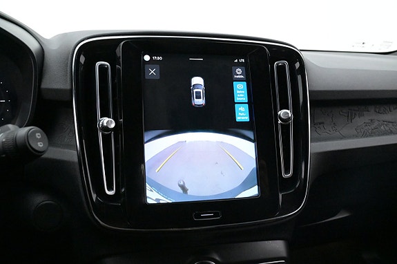 Volvo XC40 10 of 27