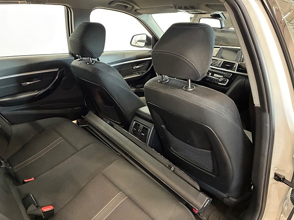 BMW 320d 17 of 19