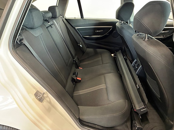 BMW 320d 16 of 19