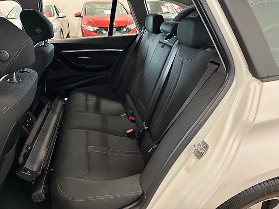 BMW 320d 14 of 19